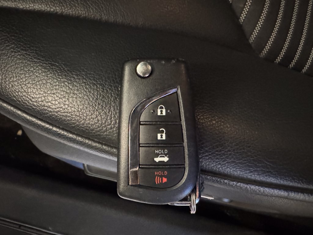 Used 2019 Toyota Camry SE FWD image 17