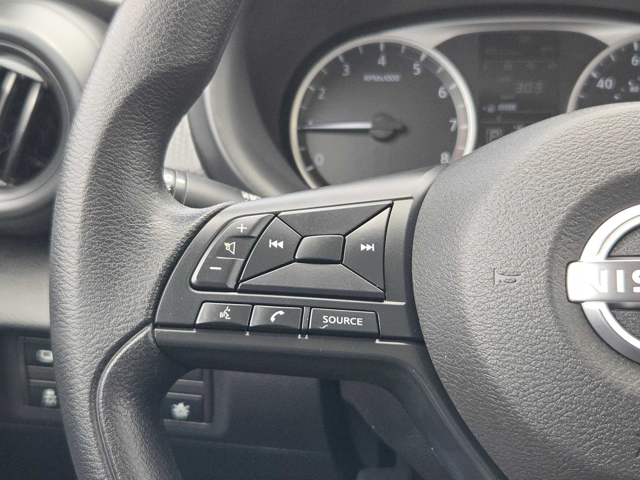 Certified 2025 Nissan Kicks Play S FWD image 21