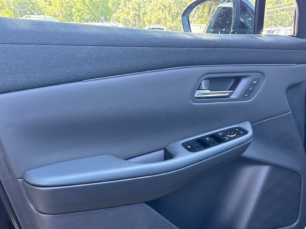 New 2026 Nissan Leaf Platinum+ w/ Cargo Package (Platinum+) FWD image 3