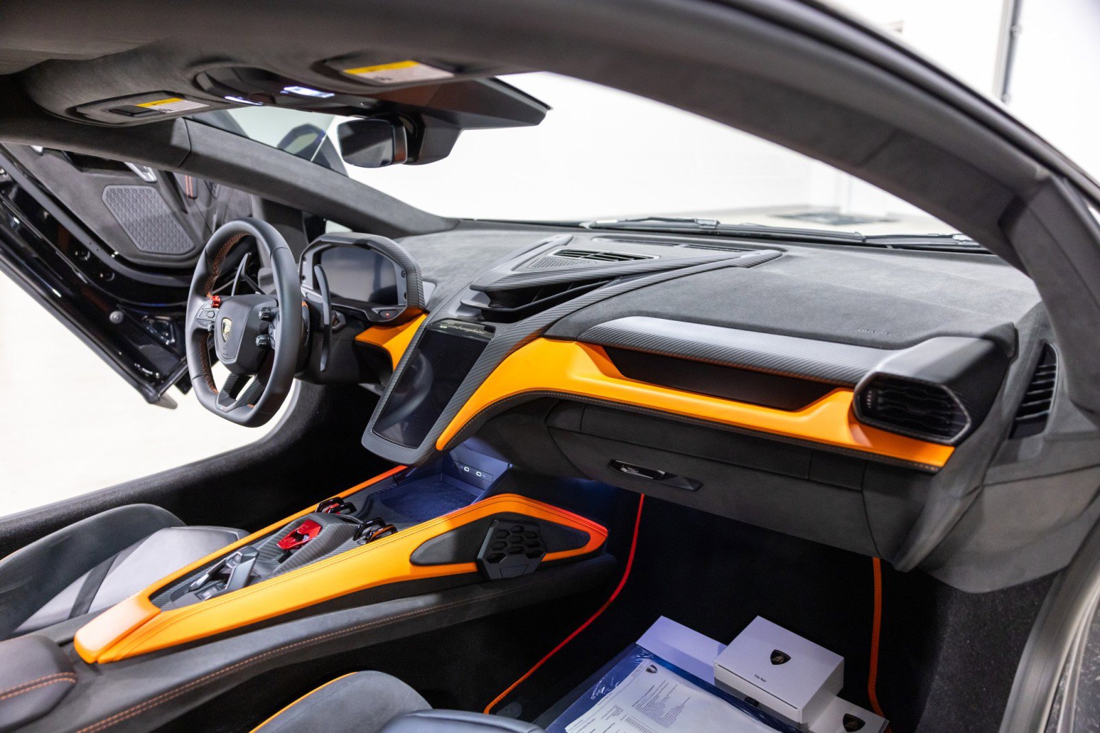 Used 2025 Lamborghini Revuelto image 41