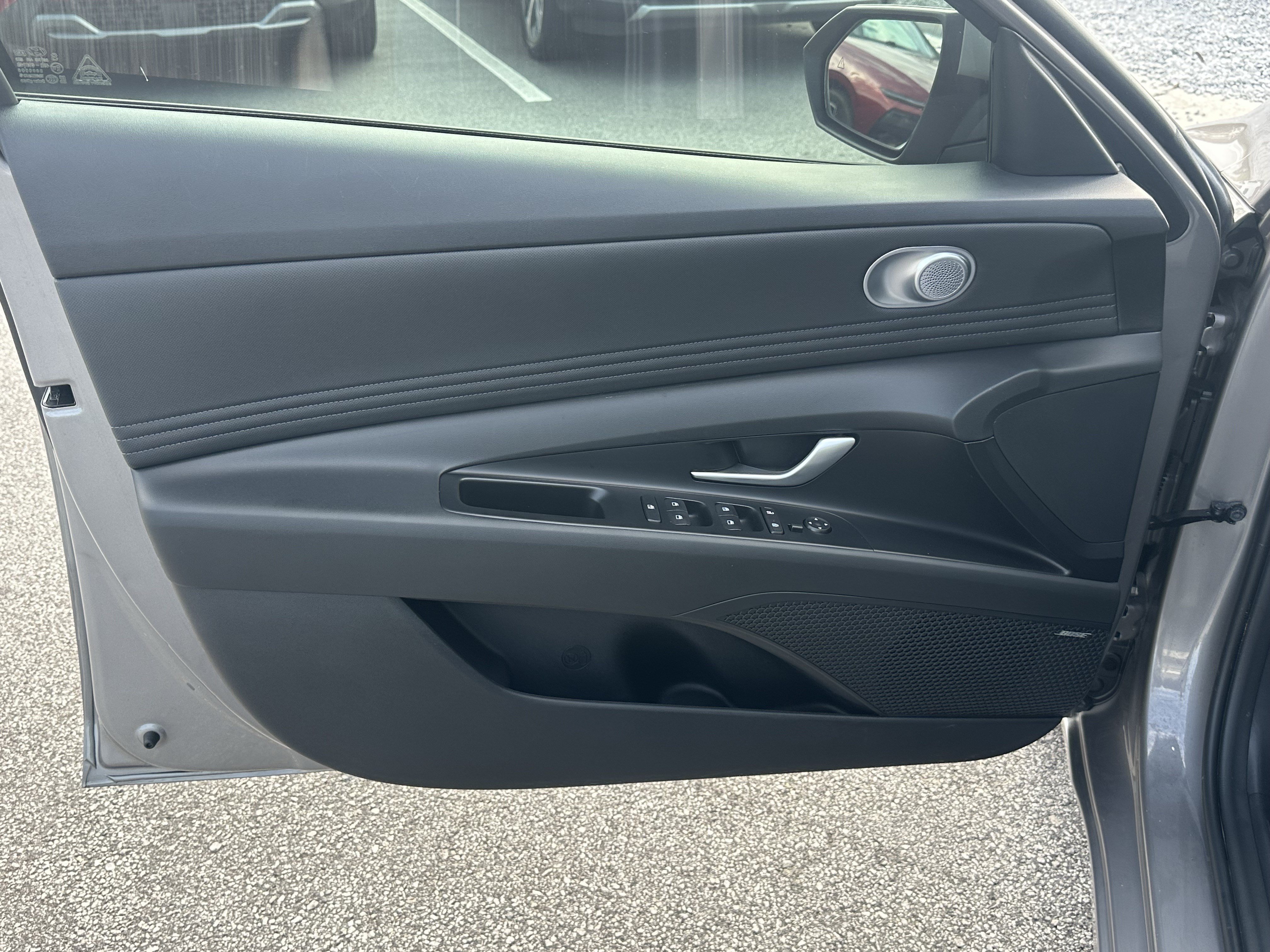 Used 2023 Hyundai Elantra Limited FWD image 10