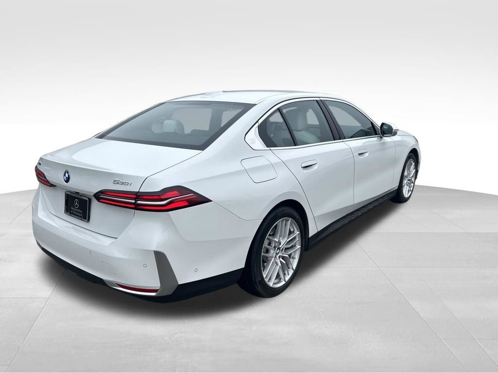 Used 2024 BMW 530i xDrive w/ Premium Package AWD/4WD image 5