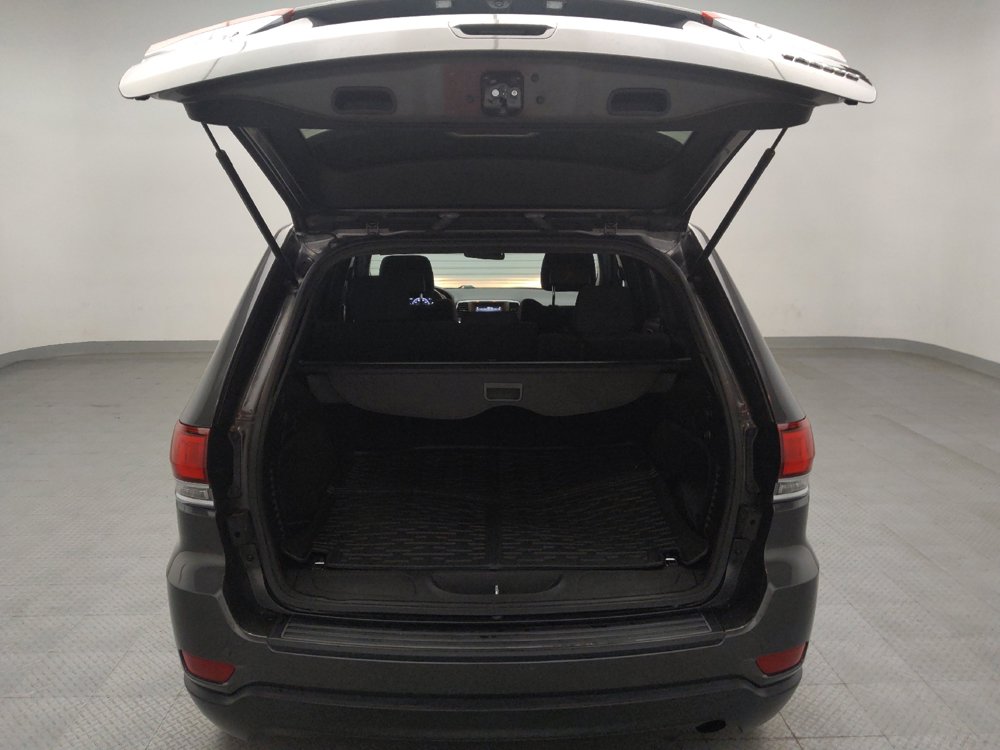 Used 2020 Jeep Grand Cherokee Laredo RWD image 29