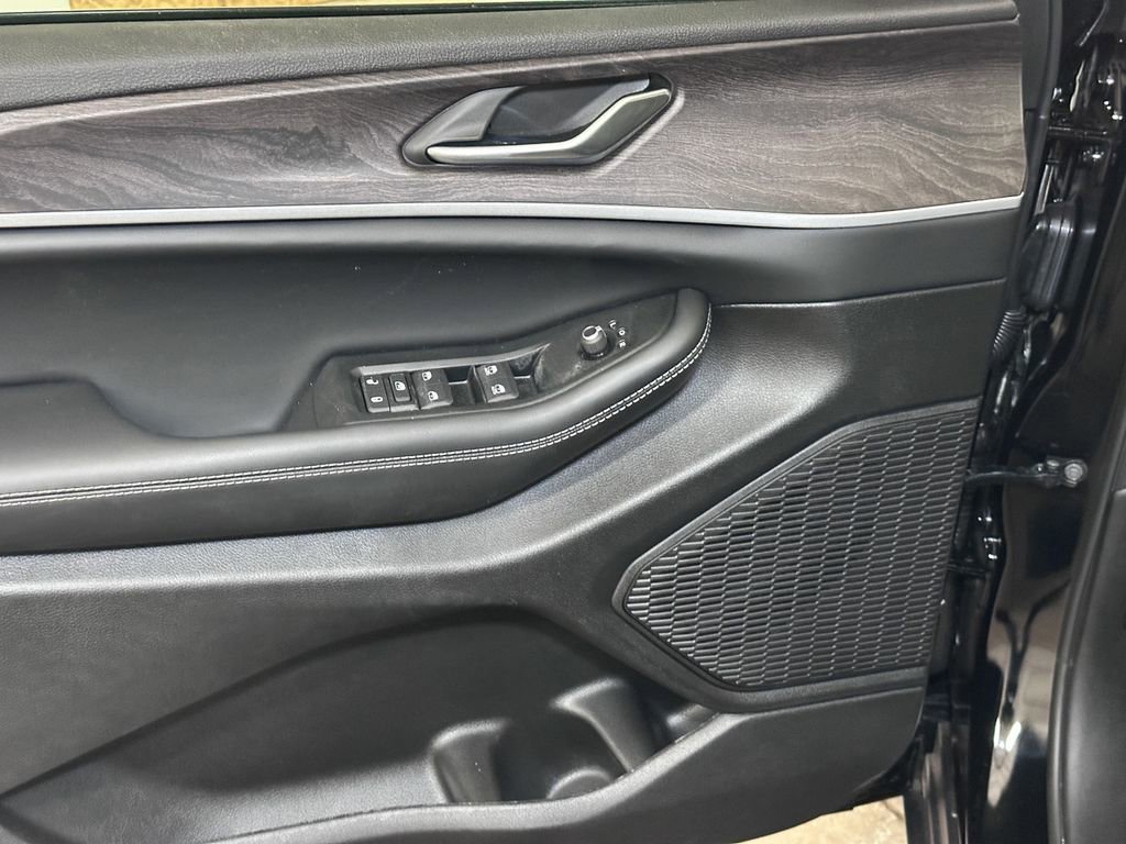 New 2026 Jeep Grand Cherokee Altitude image 18