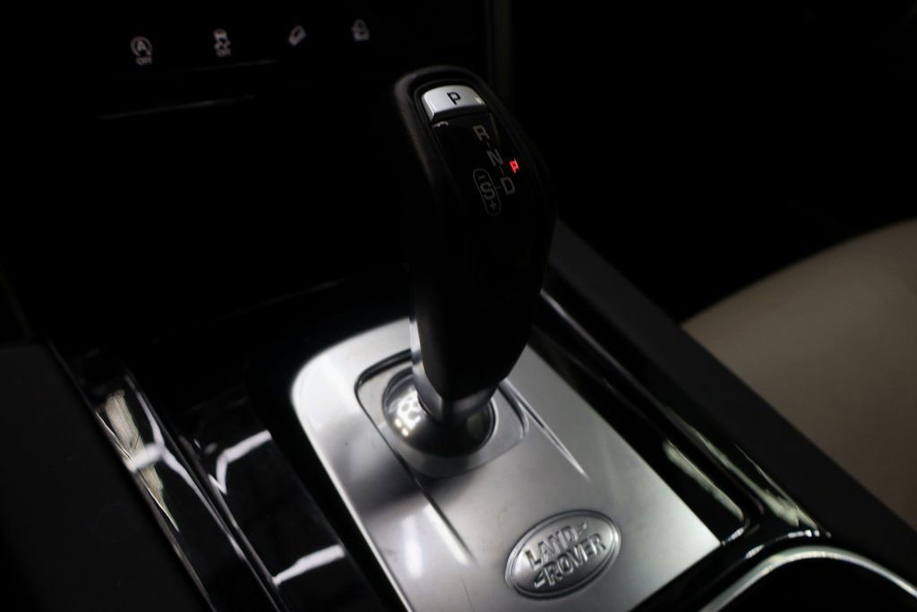 Used 2021 Land Rover Discovery Sport SE image 24