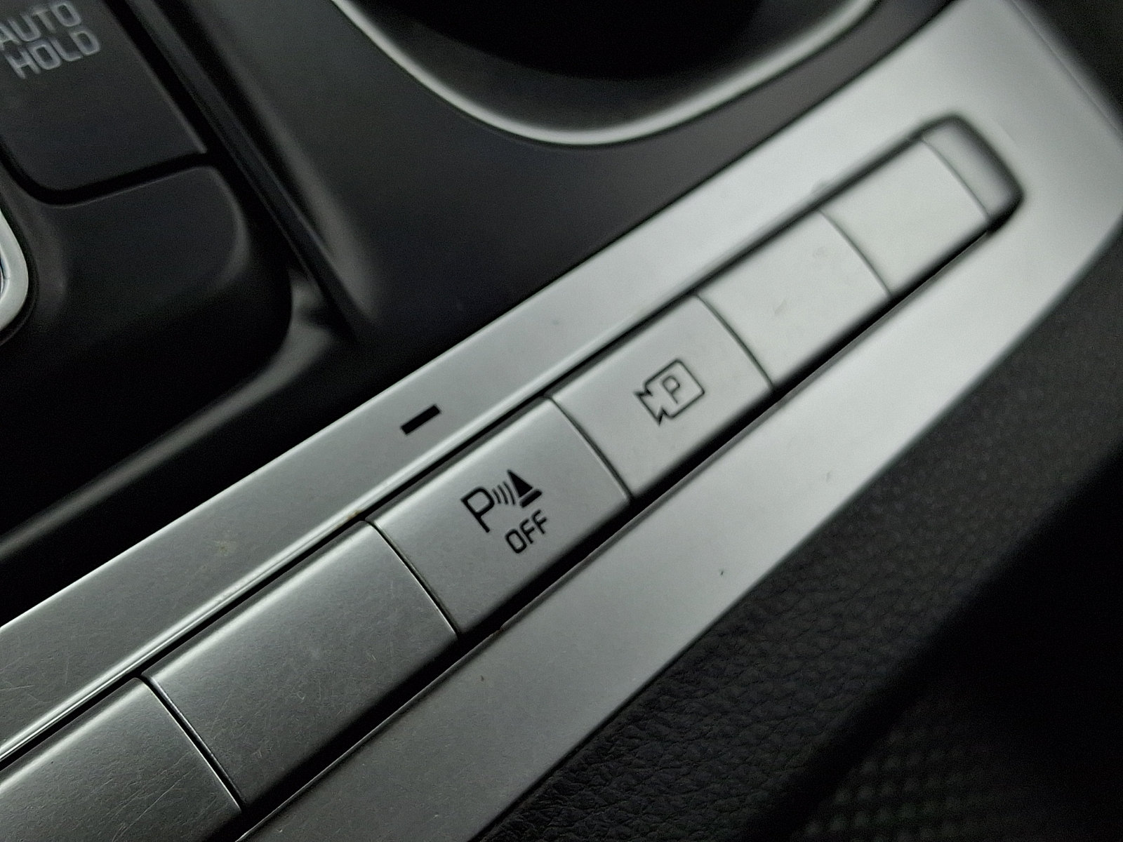 Used 2023 Kia Carnival LX FWD image 23