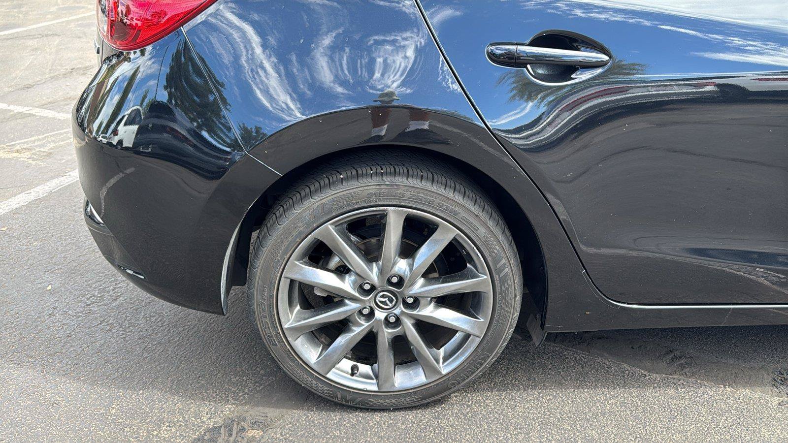 Used 2018 MAZDA MAZDA3 Touring FWD image 6