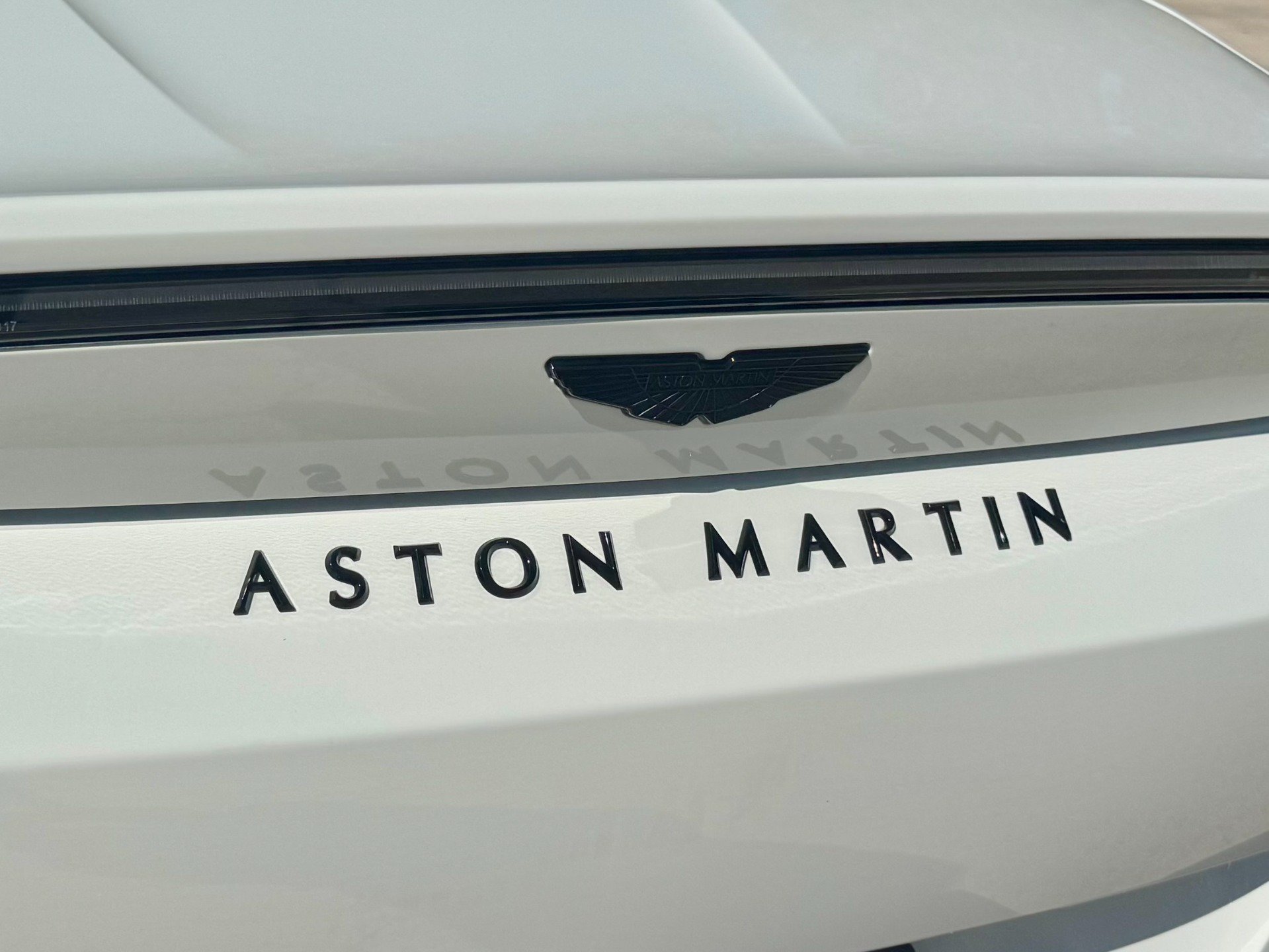 Used 2023 Aston Martin V8 Vantage Roadster RWD image 72