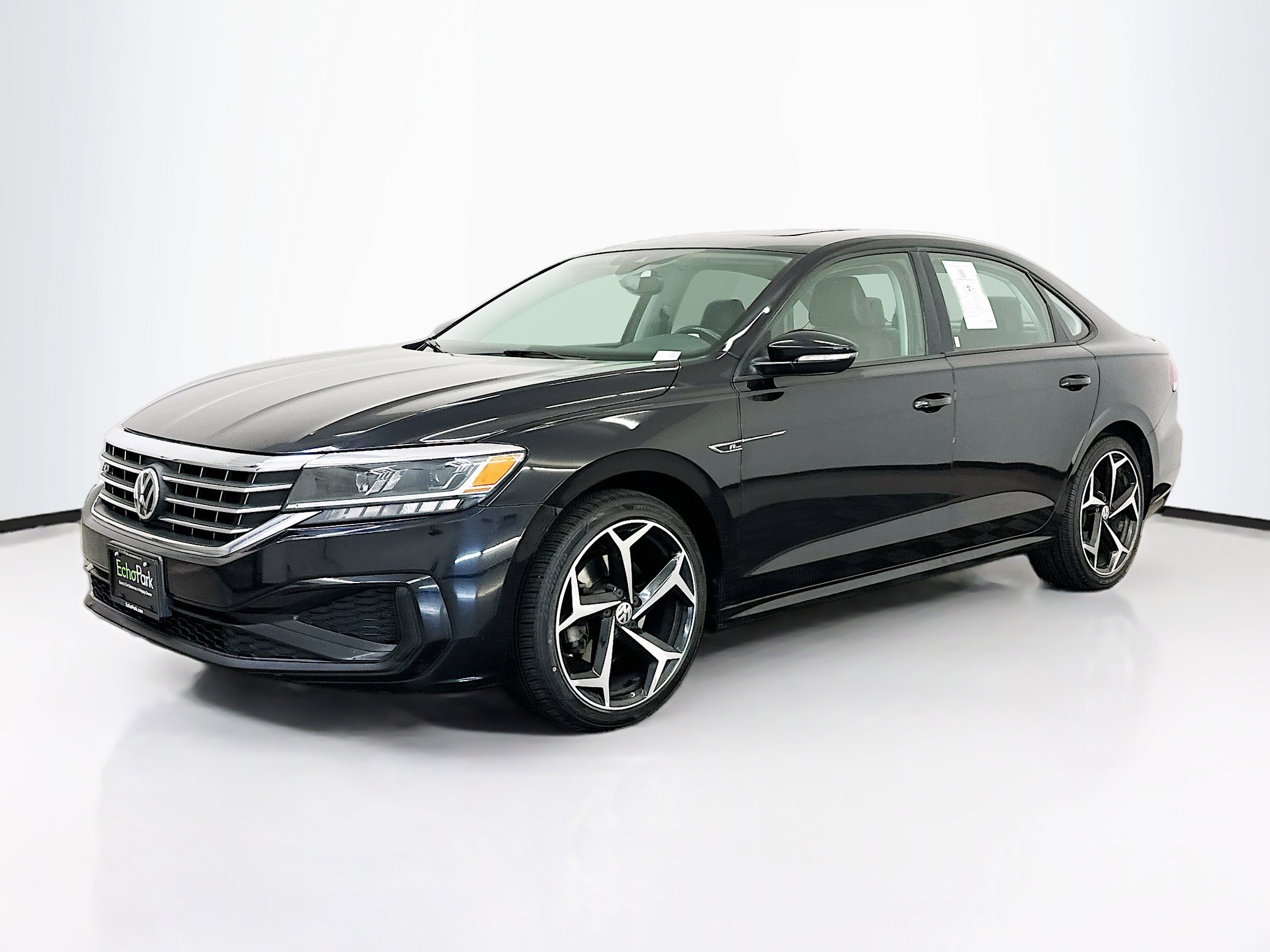 Used 2020 Volkswagen Passat 2.0T R-Line FWD image 3