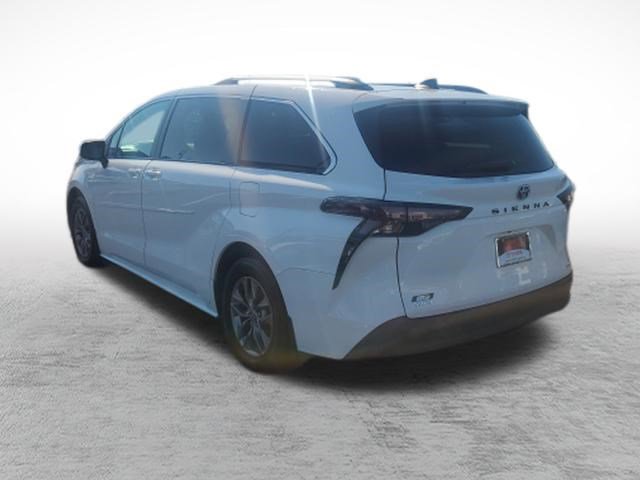 Certified 2023 Toyota Sienna LE AWD/4WD image 5