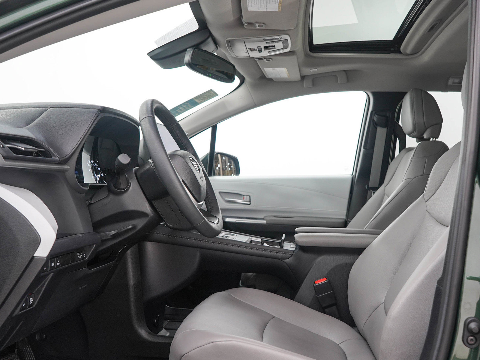 Used 2025 Toyota Sienna XLE w/ XLE Plus Package AWD/4WD image 23