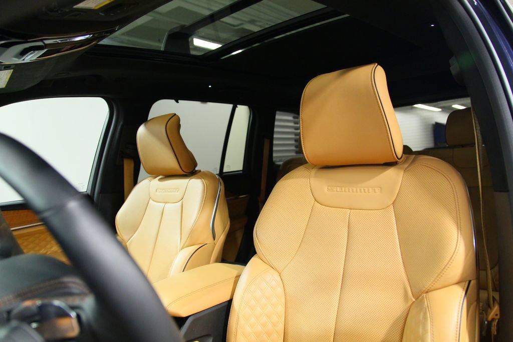 Used 2024 Jeep Grand Cherokee Summit AWD/4WD image 6