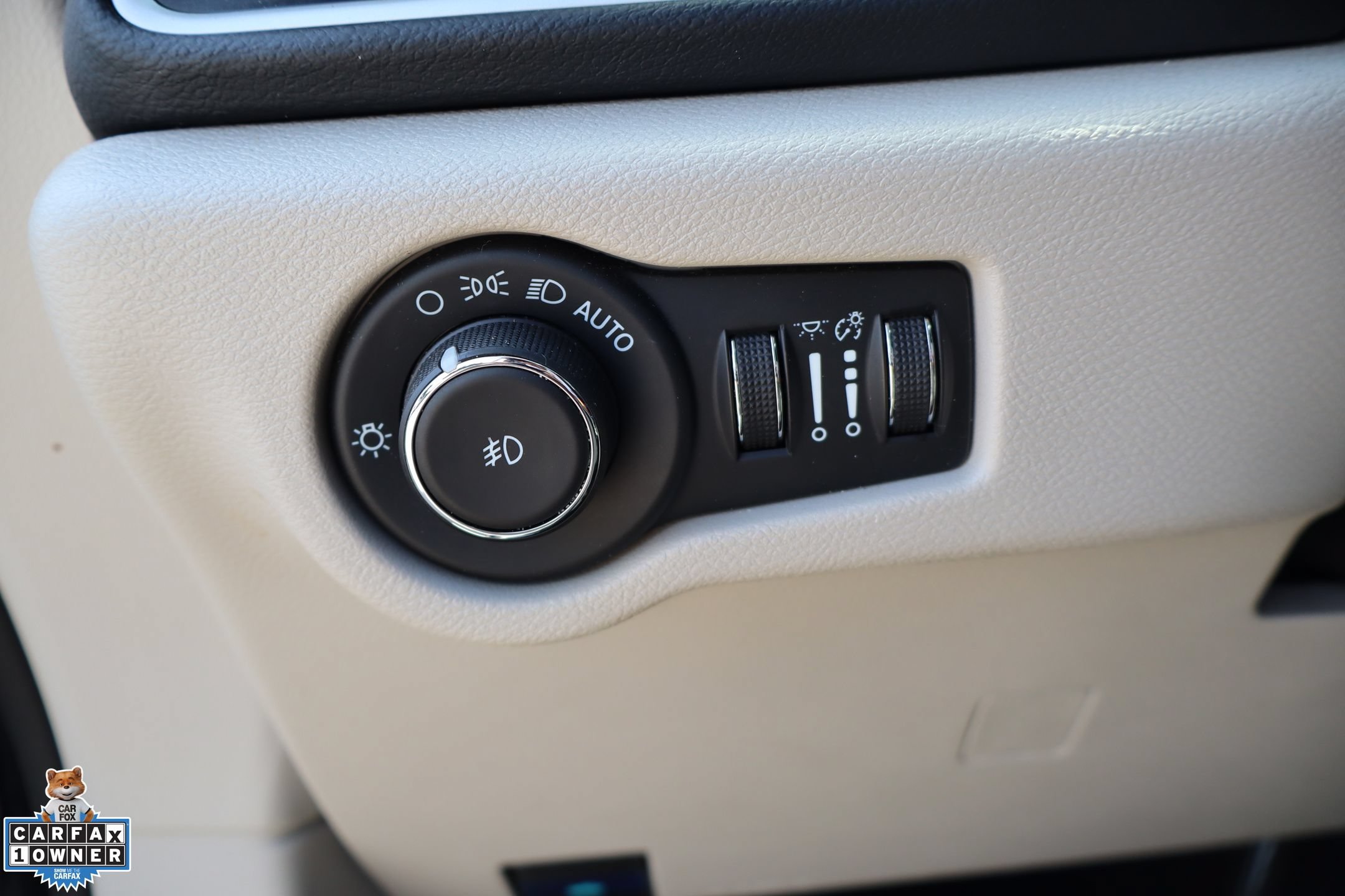 Used 2023 Chrysler Pacifica Touring-L FWD image 15