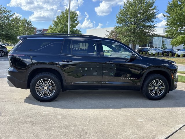 Used 2025 Chevrolet Traverse LT AWD/4WD image 2