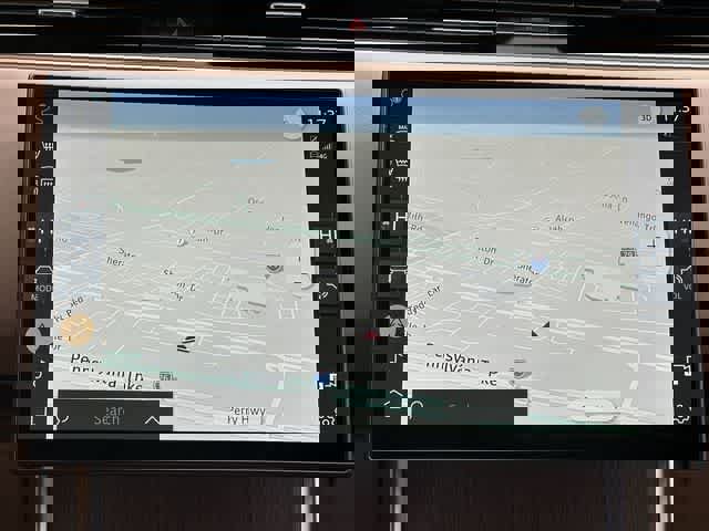 Used 2025 Land Rover Range Rover SE image 13