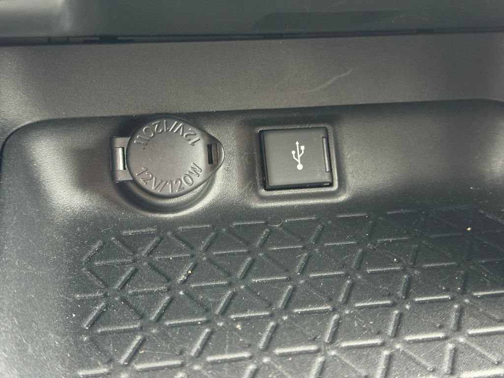 Used 2021 Toyota RAV4 LE AWD/4WD image 23