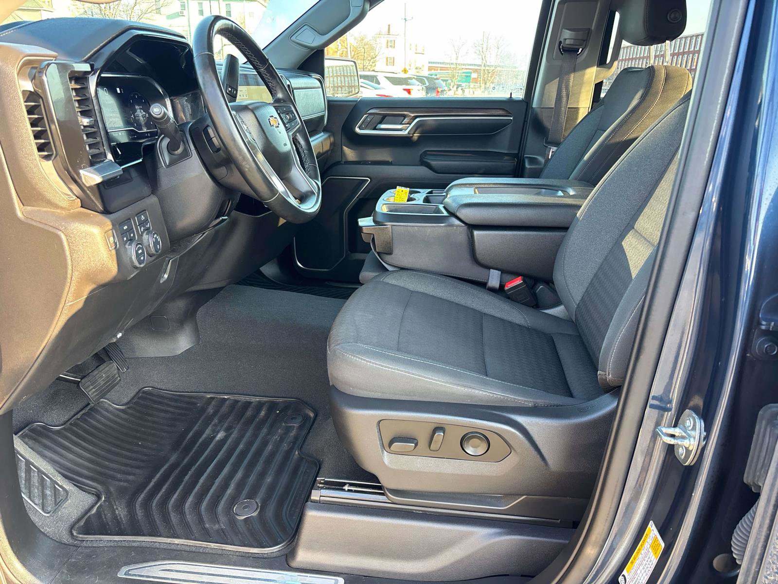 Used 2023 Chevrolet Silverado 1500 LT image 7