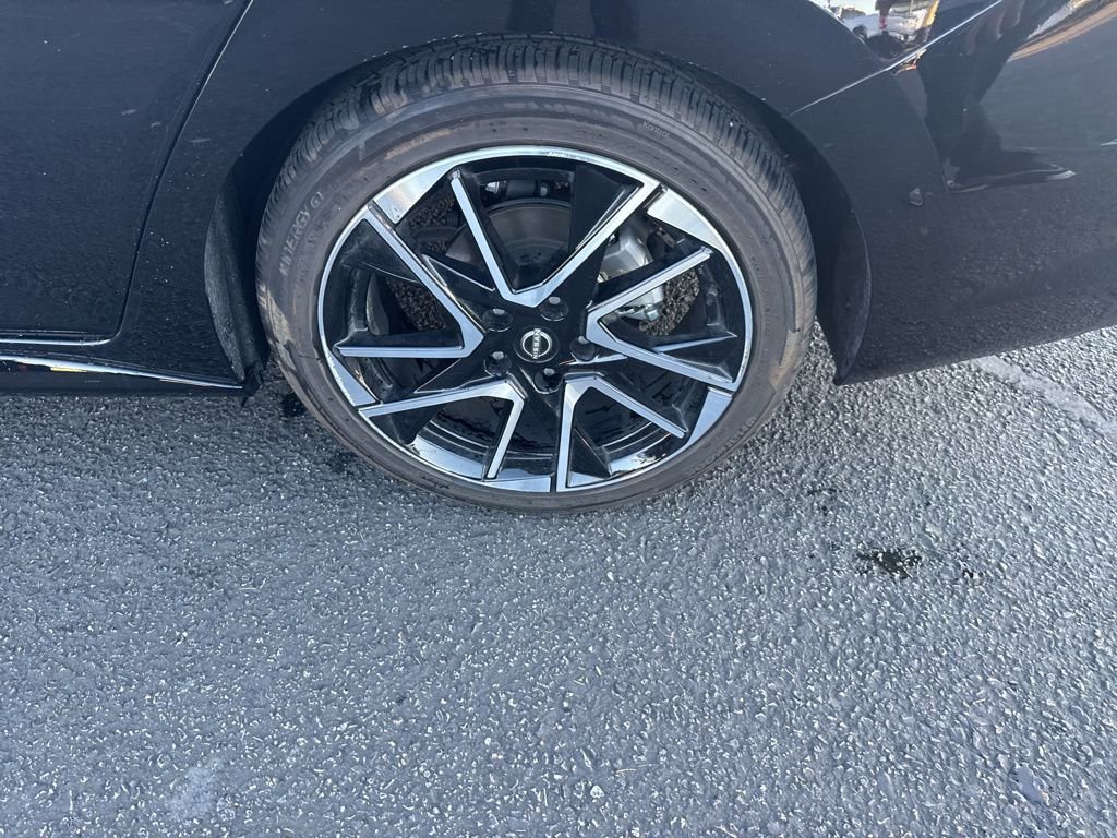 Used 2025 Nissan Sentra SR w/ SR Premium Package image 15