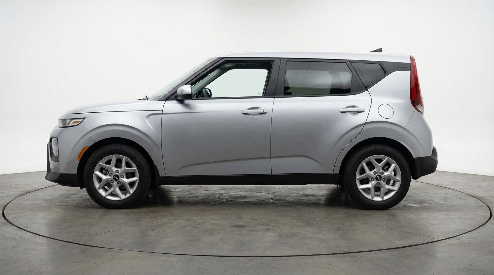 Used 2025 Kia Soul LX w/ LX Technology Package image 3
