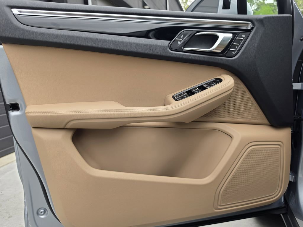 New 2026 Porsche Macan AWD/4WD image 16