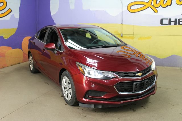 Used 2016 Chevrolet Cruze LT FWD image 2