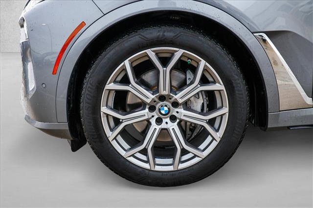 Used 2024 BMW X7 xDrive40i image 9
