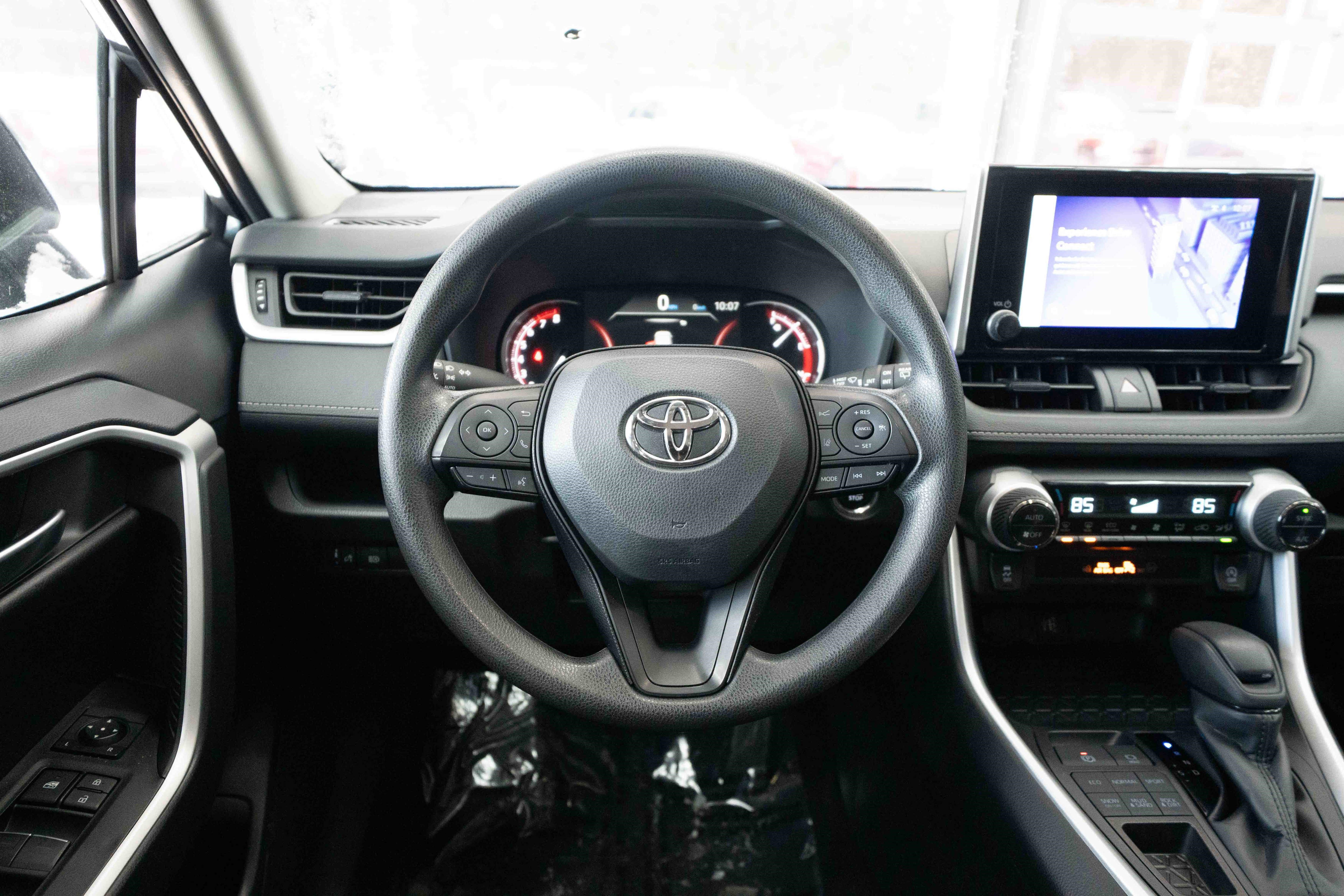 Used 2025 Toyota RAV4 XLE image 21