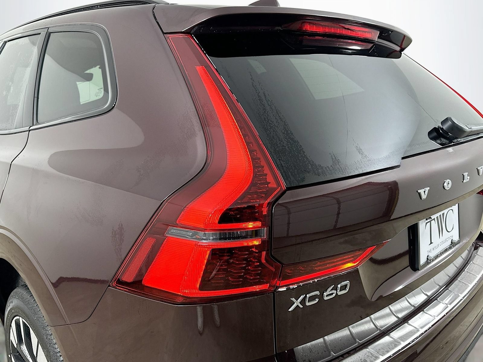 New 2026 Volvo XC60 B5 Plus w/ Protection Package Premier AWD/4WD image 12