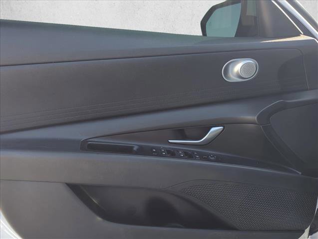 Used 2021 Hyundai Elantra SEL image 5