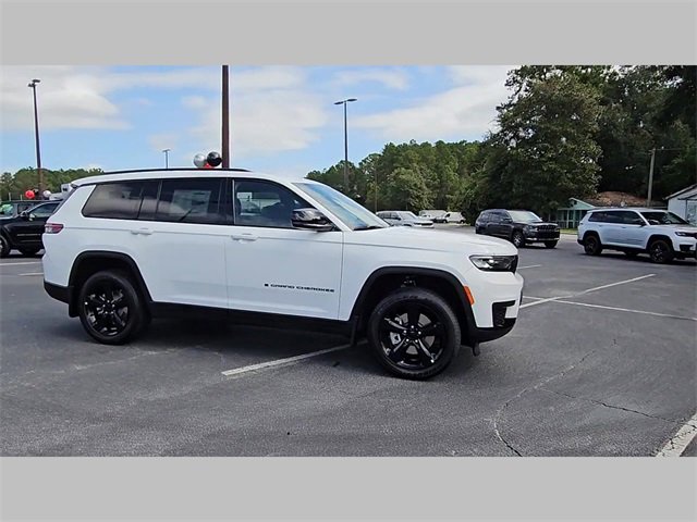 New 2025 Jeep Grand Cherokee L Altitude image 37