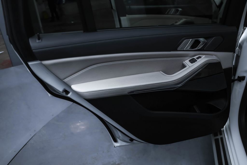 Used 2023 BMW X7 xDrive40i w/ M Sport Package image 22