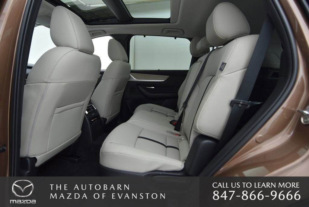 Used 2025 MAZDA CX-70 Plug-In Hybrid w/ Premium Pkg image 24