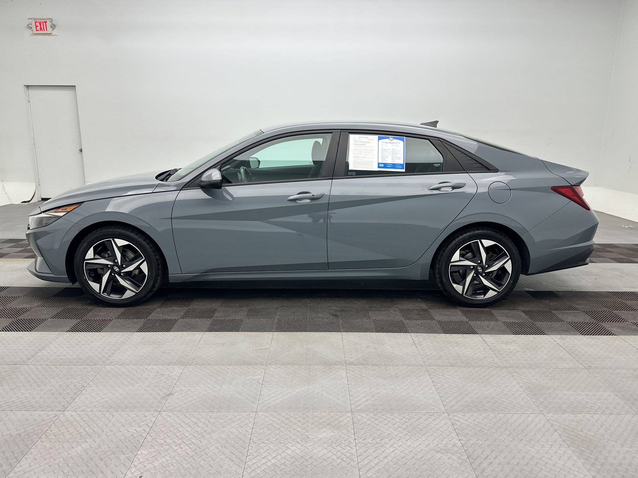 Used 2023 Hyundai Elantra SEL w/ Convenience Package FWD image 2