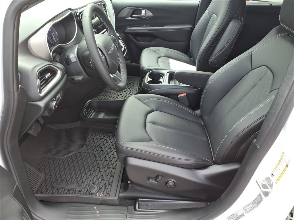 New 2027 Chrysler Pacifica LX FWD image 12