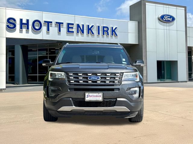 Used 2016 Ford Explorer XLT w/ Equipment Group 202A FWD image 2