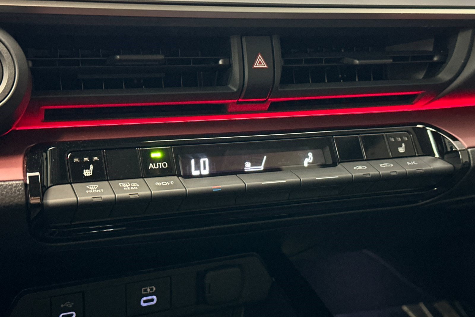 Used 2024 Toyota Prius Prime FWD image 30