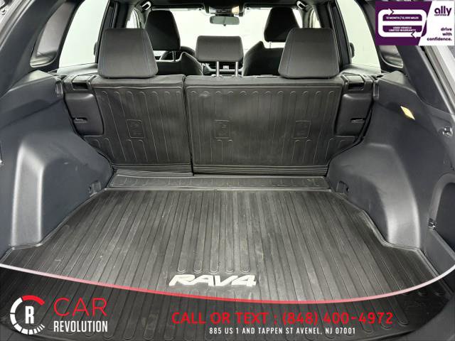 Used 2022 Toyota RAV4 SE w/ Convenience Package image 7