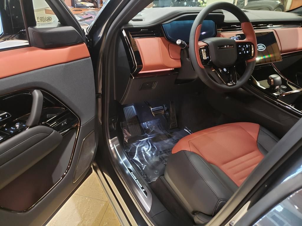 New 2026 Land Rover Range Rover Sport SV image 10