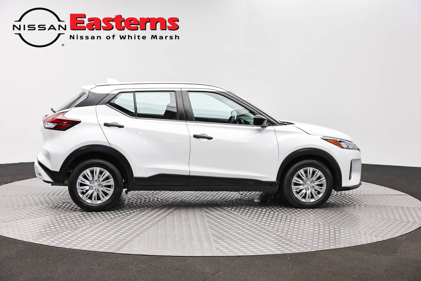 Used 2023 Nissan Kicks S FWD image 4