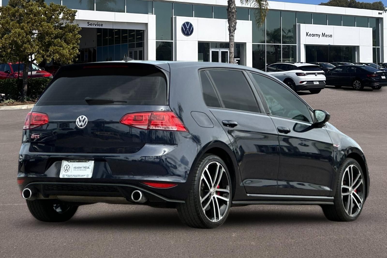 Used 2016 Volkswagen GTI SE w/ Lighting Package (SEL) FWD image 4