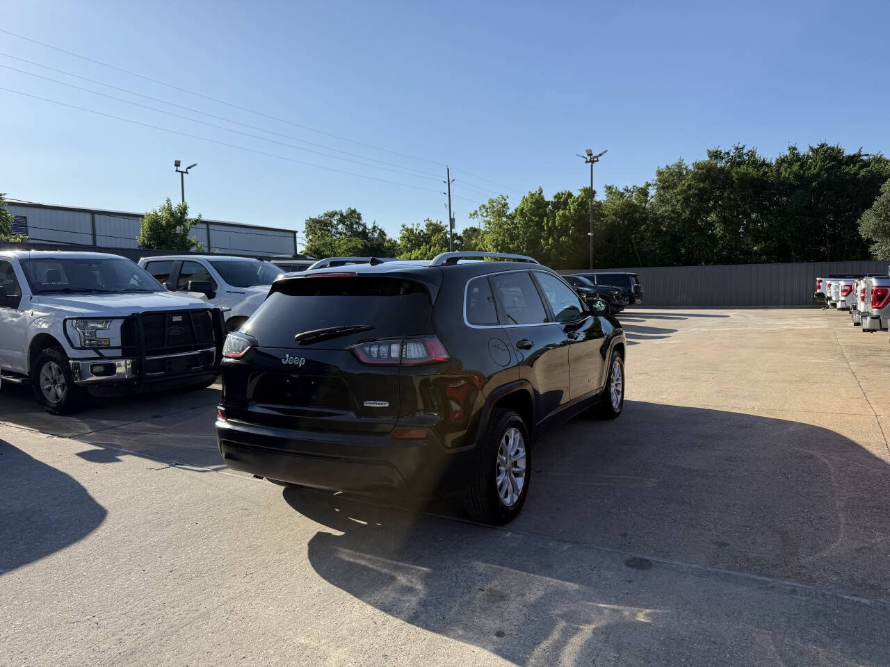 Used 2019 Jeep Cherokee Latitude w/ Popular Appearance Group FWD image 5