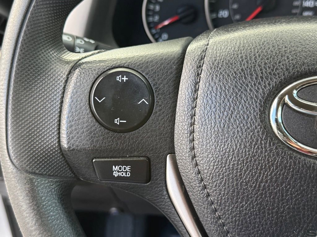 Used 2016 Toyota RAV4 LE FWD image 22