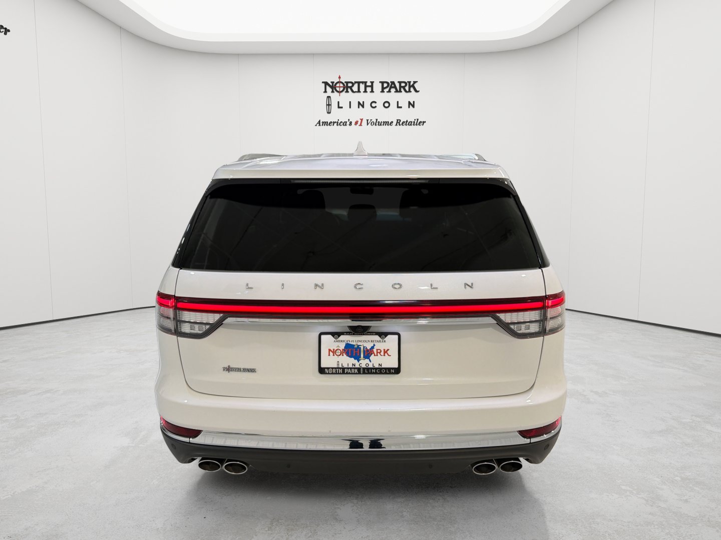 Used 2024 Lincoln Aviator 2WD image 26