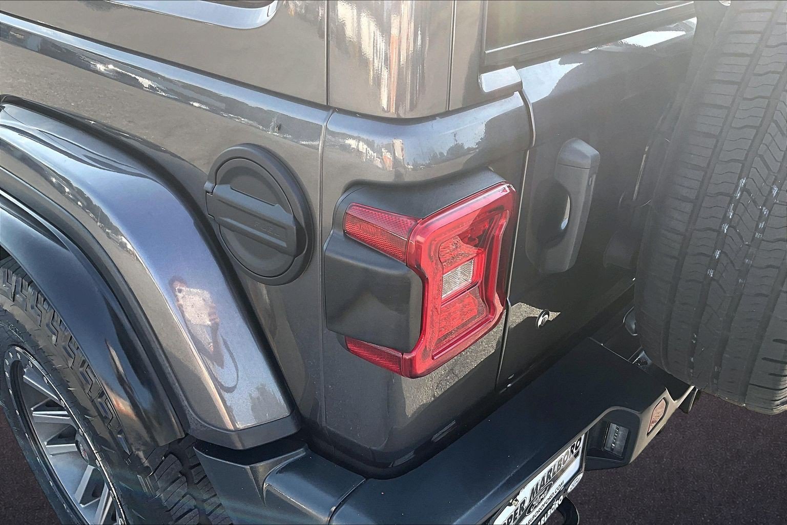Used 2018 Jeep Wrangler Unlimited Sahara AWD/4WD image 27