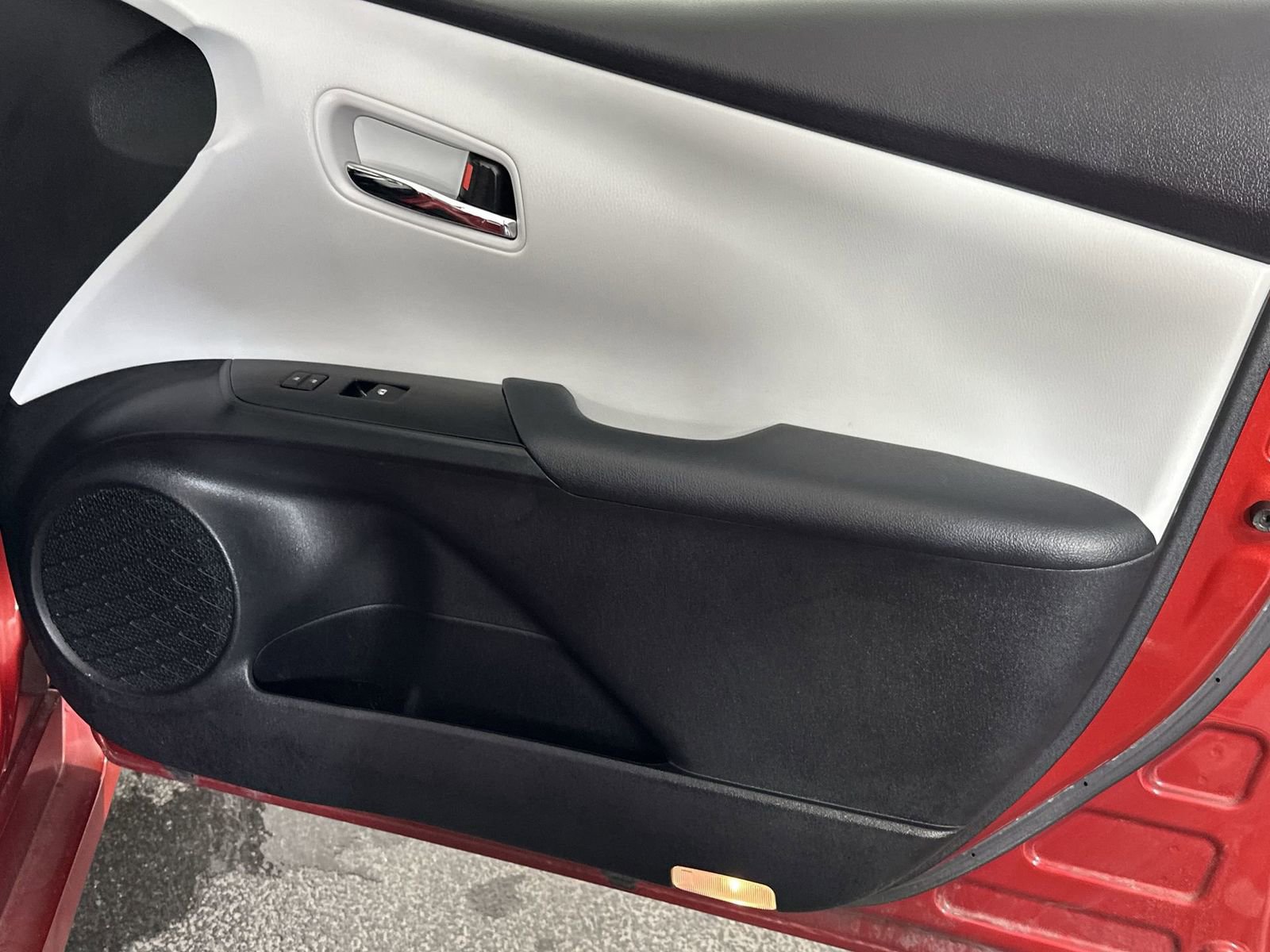 Used 2018 Toyota Prius Prime Advanced w/ Carpet Mat Package image 34