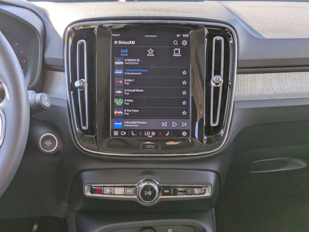 Used 2023 Volvo XC40 B5 Plus image 16