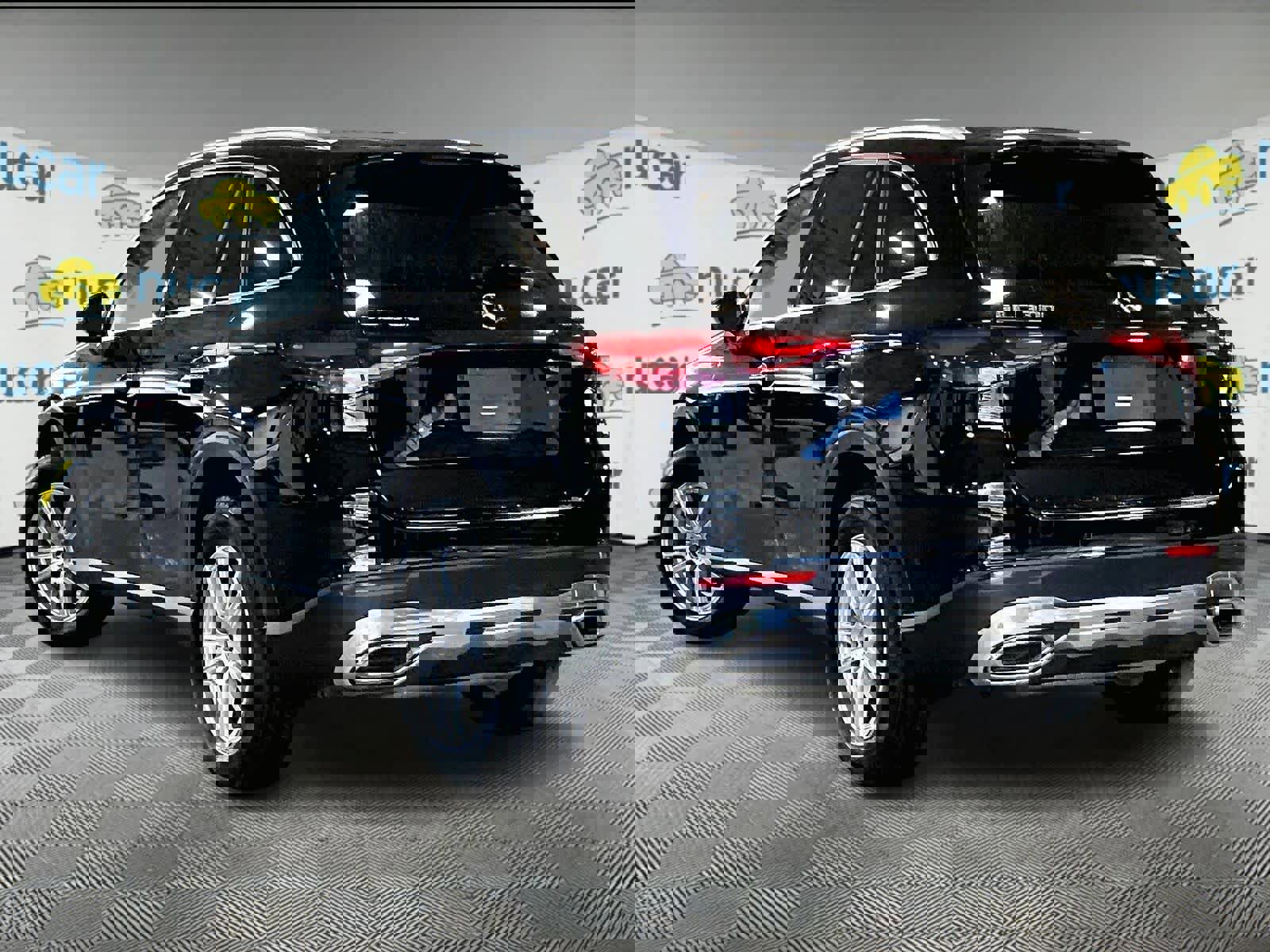 Used 2023 Mercedes-Benz GLC 300 4MATIC image 4