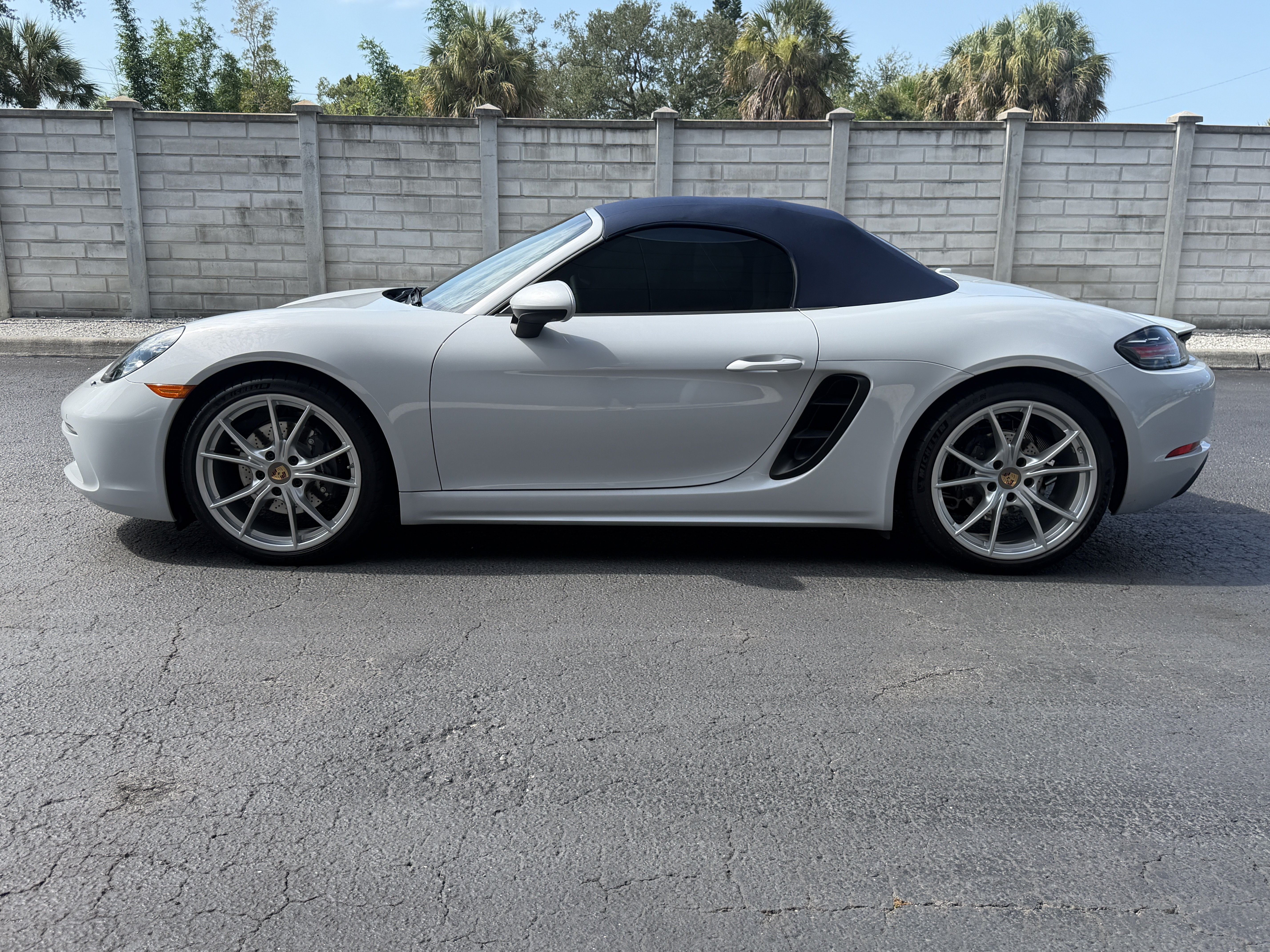 Certified 2024 Porsche 718 Boxster RWD image 2