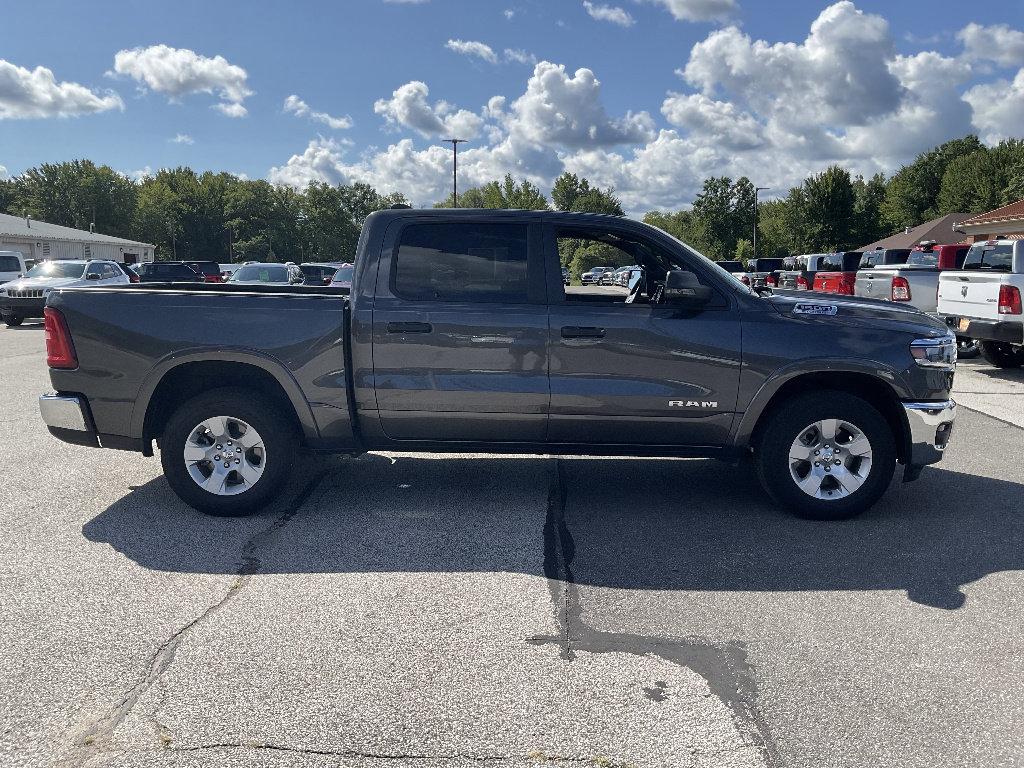 Used 2025 RAM 1500 Big Horn AWD/4WD image 4
