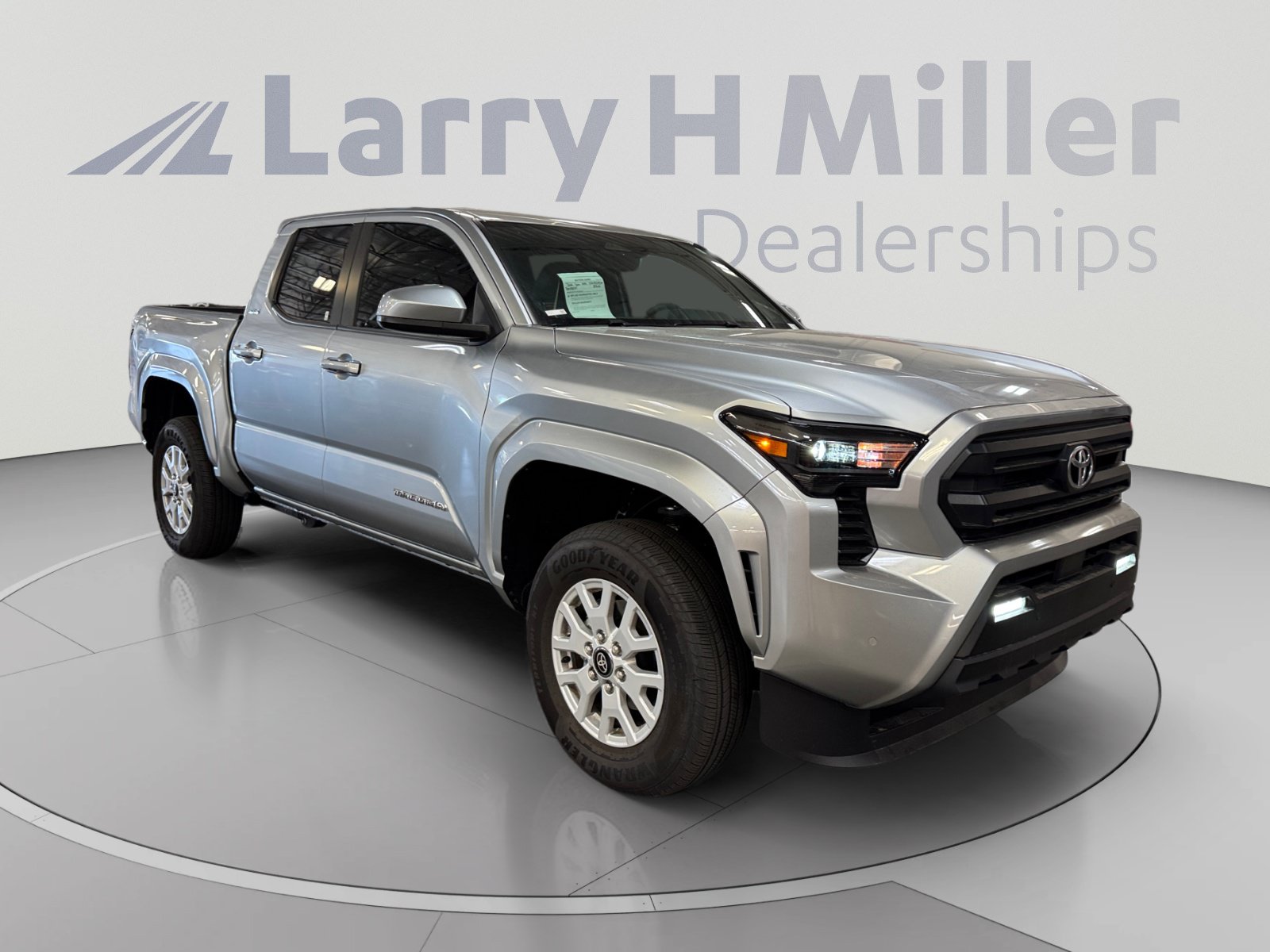 Certified 2025 Toyota Tacoma SR5 AWD/4WD image 7